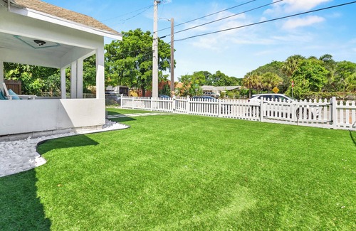 Palm Beach - West Palm Beach House | Modern Luxe Retreat w/Hot Tub: 5 Mins to Beach