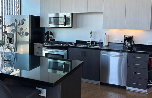 Wilshire Center Apartment | Modern Luxury 2 Bed Apt with Panoramic Views