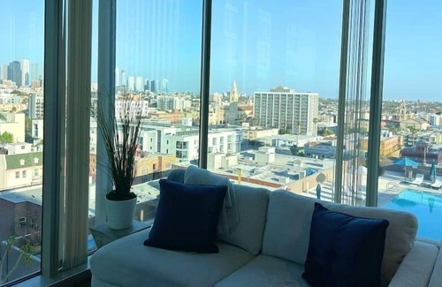 Wilshire Center Apartment | Modern Luxury 2 Bed Apt with Panoramic Views