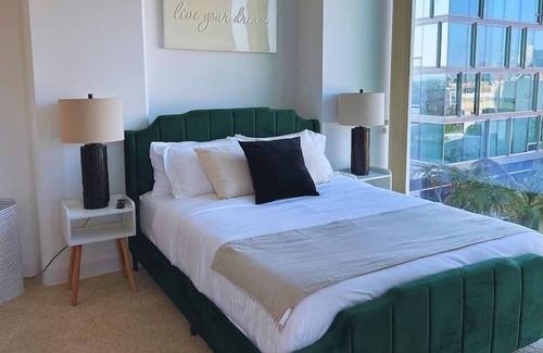 Wilshire Center Apartment | Modern Luxury 2 Bed Apt with Panoramic Views