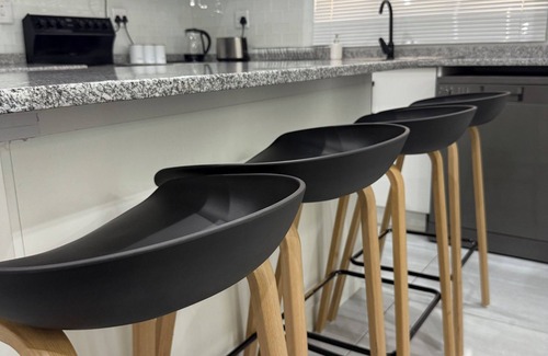 Newcastle Apartment | Modern Luxury 2BR 2 Bath Apt with Balcony view