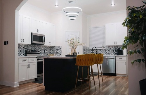 Little Woods House | Modern Luxury 3-bedroom house with WiFi and AC in delightful New Orleans.