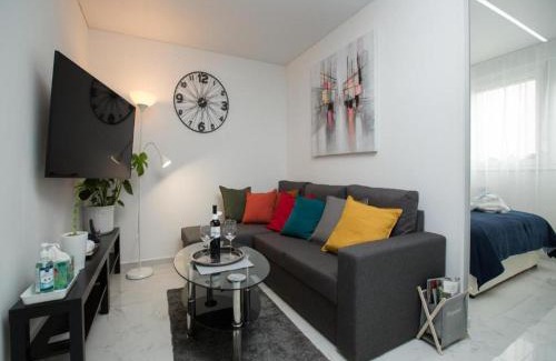 Velika Gorica Apartment | Modern & Luxury APT Zagreb Airport W/free WiFi