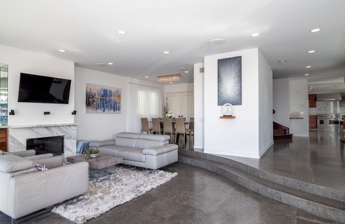 Balboa Peninsula House | Modern Luxury - Beachfront Cape Cod