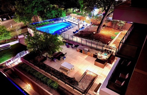 Bouldin Apartment | Modern Luxury Condo in Austin - WFH Setup, Rooftop, Pool, & Barton Springs