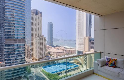 Dubai Marina Apartment | Modern Luxury Marina Stay with Ain Dubai View - Near JBR Beach