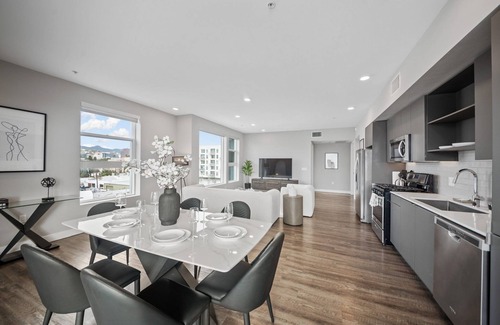 Hollywood Apartment | Modern Luxury Oasis in WEHO Hollywood Sign Views!