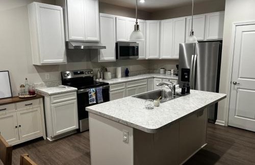 Wooster House | Modern Luxury Retreat by Oak Hill Park New 3BR