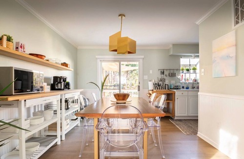 Bolivar House | Modern luxury, walk to Washington St and downtown, EV, Movie room, Spa bathroom