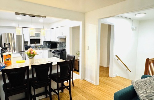 Union City House | Modern LXY 3 BR entire Apt near Manhattan, NYC + Free Parking. Bus access to NYC