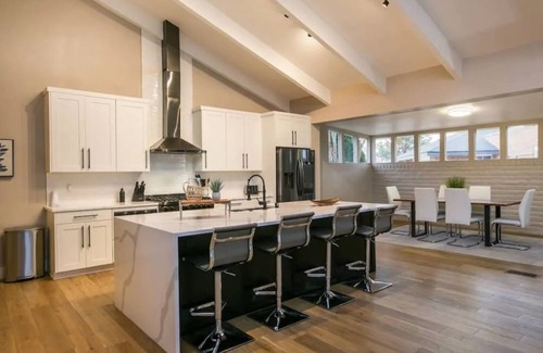 Northeast Heights House | Modern MidCentury on the Golf Course