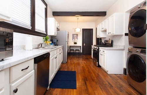 Montgomery House | Modern Midtown Retreat