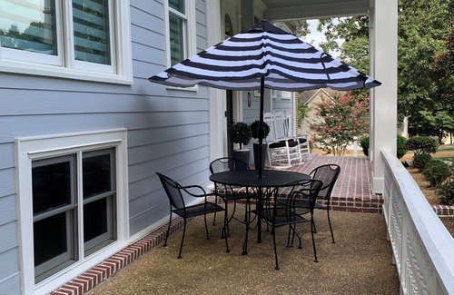 Country Club House | Modern Miss - Inviting, modern home 5 minutes from the Square and Ole Miss.