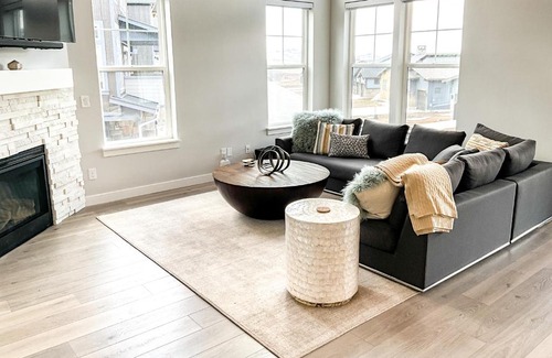 Deer Mountain House | Modern Mountain Retreat