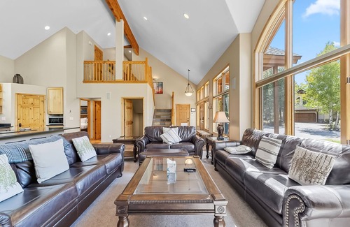 Three Peaks House | Modern Mountain Stay | Hot Tub, Fire Pit & Views