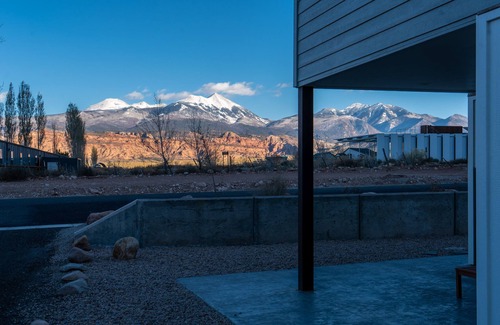 Moab South Valley House | Modern mountain view house w/private hot tub!