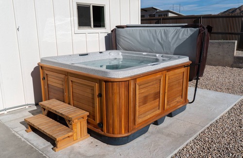 Moab South Valley House | Modern mountain view house w/private hot tub!