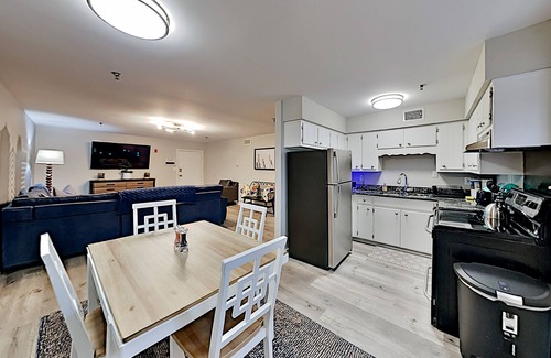 Music Row Apartment | Modern Music Row Getaway | Walk to Broadway, The Gulch & Vanderbilt