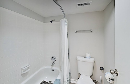 Music Row Apartment | Modern Music Row Getaway | Walk to Broadway, The Gulch & Vanderbilt