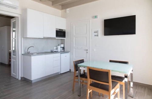 Karystos Apartment | Modern Neo-Classic Apartment Unit 3
