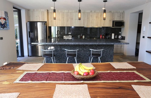 Avandaro House | Modern New Luxury Private Villa for Family Fun - Pool, Jacuzzi, King Beds, Patio