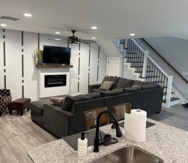 Snellville Villa | Modern new townhouse near Stone Mountain Sleeps 10