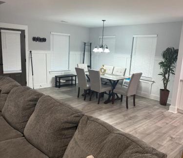 Snellville Villa | Modern new townhouse near Stone Mountain Sleeps 10