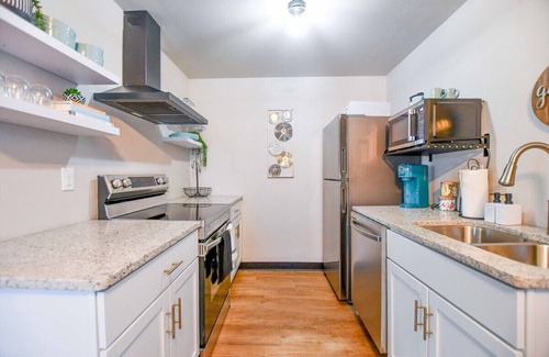 Green Bay Apartment | Modern, Newly Updated Apartment