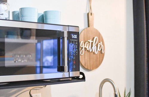 Green Bay Apartment | Modern, Newly Updated Apartment