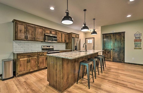 Lake Shore House | Modern Nisswa Escape with Deck Walk to Gull Lake!