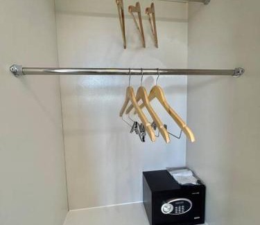 Moonwalk Apartment | Modern Oasis: Pool + Netflix