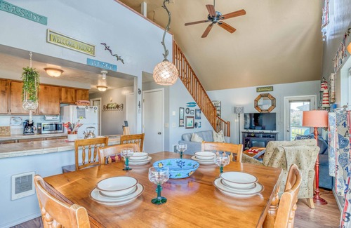 Roads End House | Modern Ocean View Home with Hot Tub 1 block from Beach in Roads End