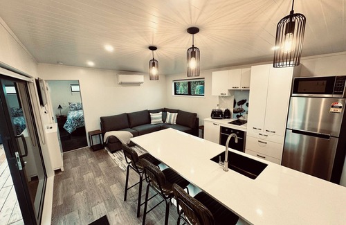 Bombay Cottage | Modern One Bedroom Cottage with Farm Views