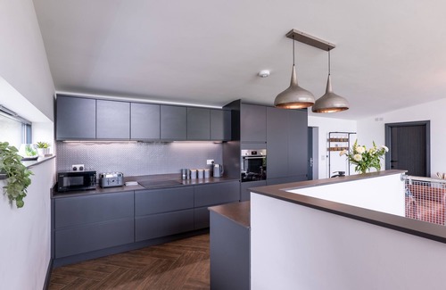 Exeter House | Modern, open plan property outside Exeter and Dartmoor, with stunning views.
