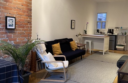 Beaconsfield Village Apartment | Modern Ossington Apartment