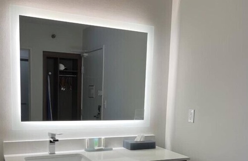 Donelson House | Modern Paradise for a Memorable Stay! Free WiFi