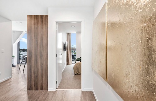 Parnell Apartment | Modern Parnell Haven | Large Balcony Views, Parking & Gym