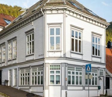 Sandviken Apartment | Modern Penthouse in Sandviken