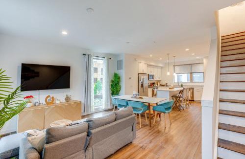 Olde Richmond House | Modern Philly Townhome with Rooftop Deck and Views!