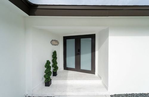 Caloosahatchee House | Modern Pool Home Sleeps 16 Fully Renovated