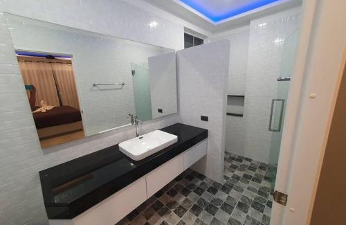 Nai Harn Villa | Modern pool villa 3 bedrooms