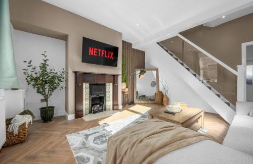 Prestwich House | Modern Prestwich Home Near Heaton Park & City Links