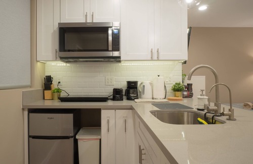 East Pasadena House | Modern Private Studio - Mins away from Everything in Pasadena!