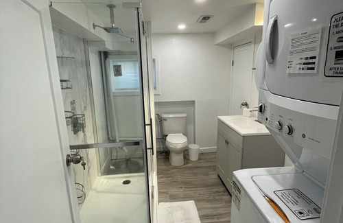 Kingston House | Modern & Quiet 2BR | Close to Queen’s & Downtown