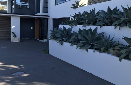 Redcliffs Apartment | Modern, quiet comfort for two