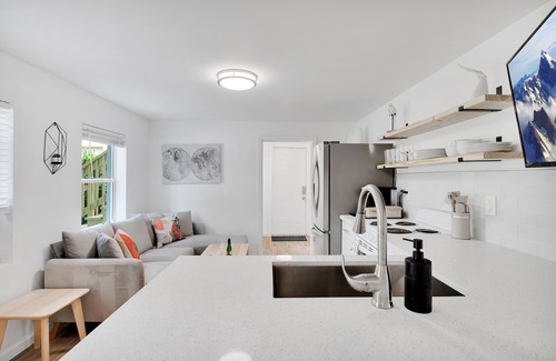 South Palm Park Neighborhood Association Condo | Modern, Quiet & Private Condo w/Fenced Yard