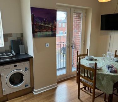 Manchester Apartment | Modern, Quiet, Sleeps 9, Etihad, CoOp Live, Manchester