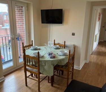 Manchester Apartment | Modern, Quiet, Sleeps 9, Etihad, CoOp Live, Manchester