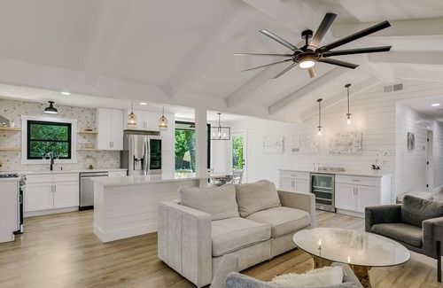 Round Rock House | Modern Ranch Home w/ith a Backyard Oasis Near Dell