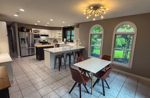 Hubbard House | Modern Ranch in Hubbard with arcade, game room, gym, sauna & MORE!